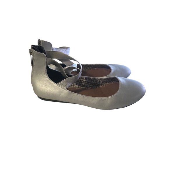 Daisy Fuentes silver flats zip back size 9 - Picture 4 of 5